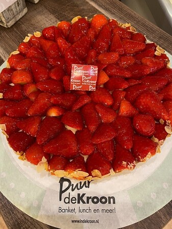 Aardbeienvlaai op harde wener bodem