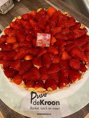 Aardbeienvlaai op harde wener bodem