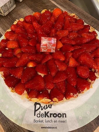 Aardbeienvlaai op harde wener bodem