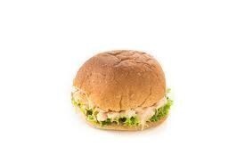 Zacht broodje garnalensalade